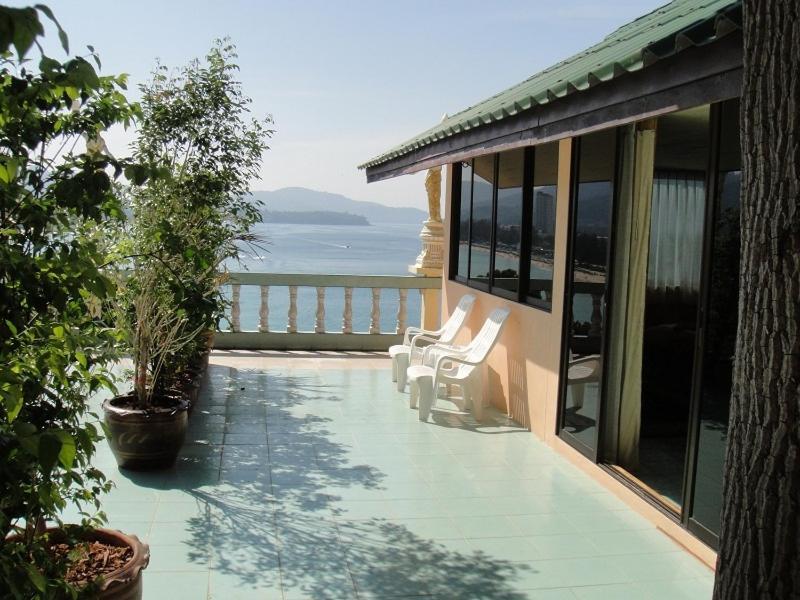 Курортный комплекс Baan Hill Phuket Карон